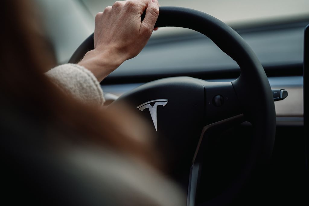 Beleggers reageren teleurgesteld op beleggersdag Tesla